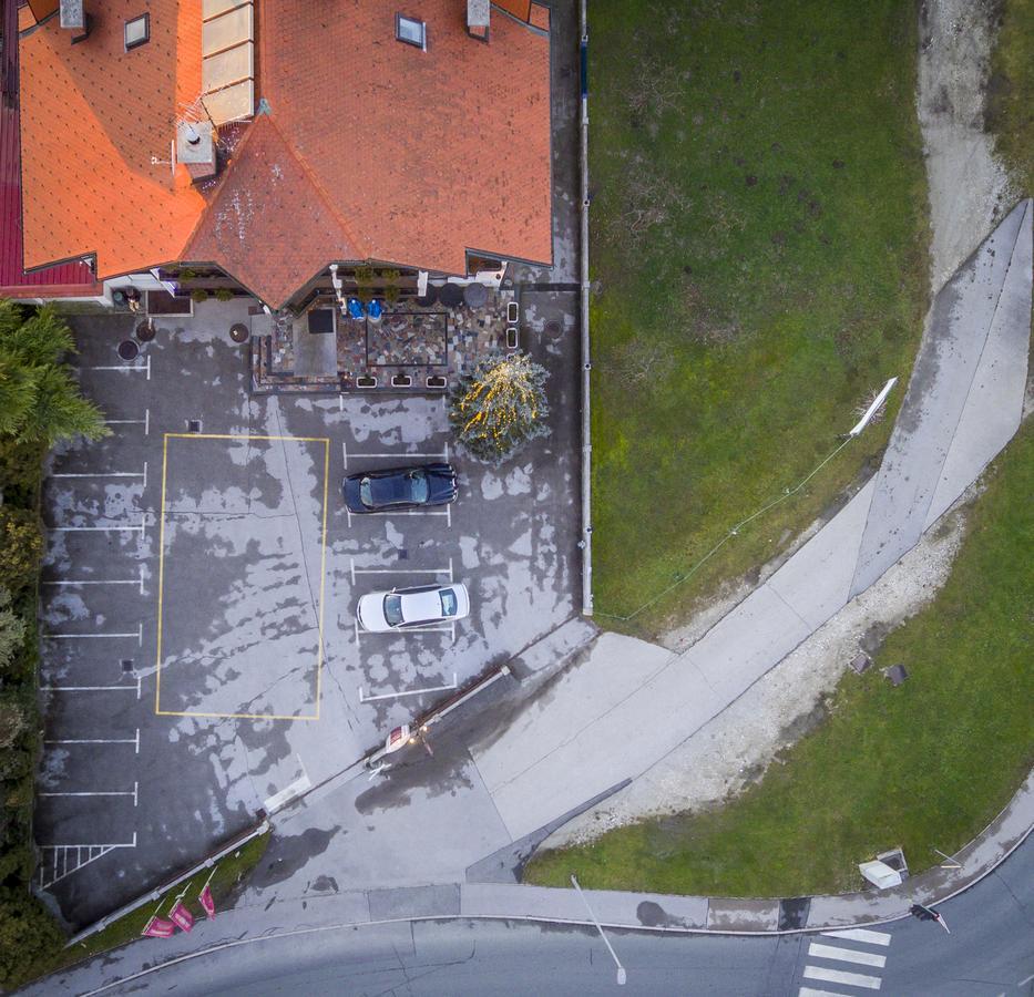 Hotel Krona Domžale Exteriér fotografie